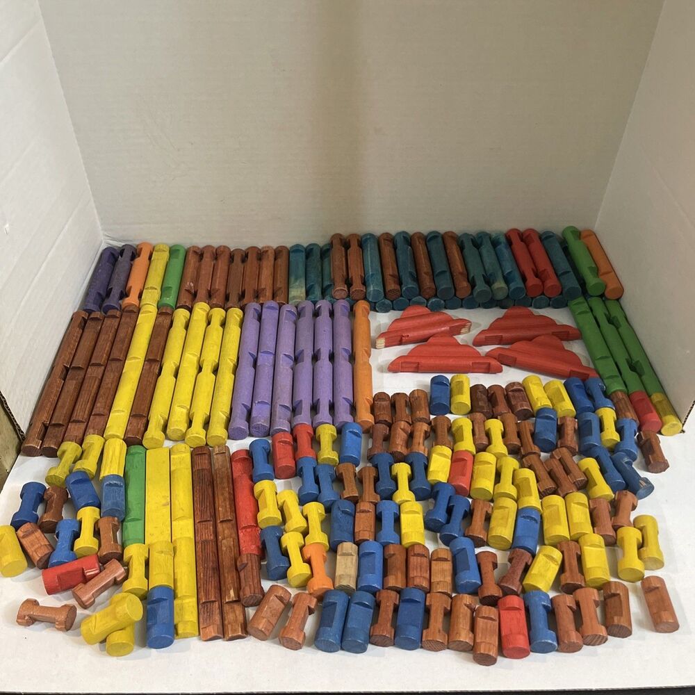 199 Piece Lot Vintage Lincoln Logs Multicolored Roofs Ect